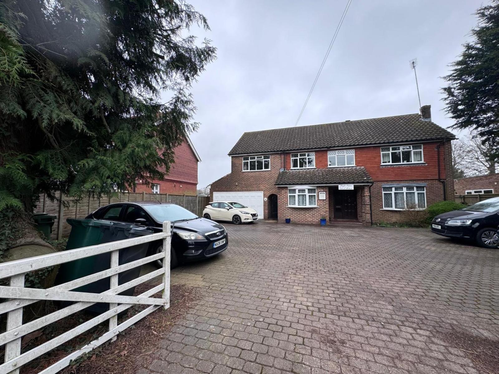 High Trees Guest House Gatwick Horley Buitenkant foto
