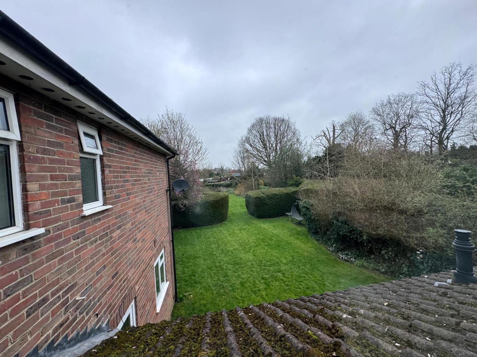 High Trees Guest House Gatwick Horley Buitenkant foto