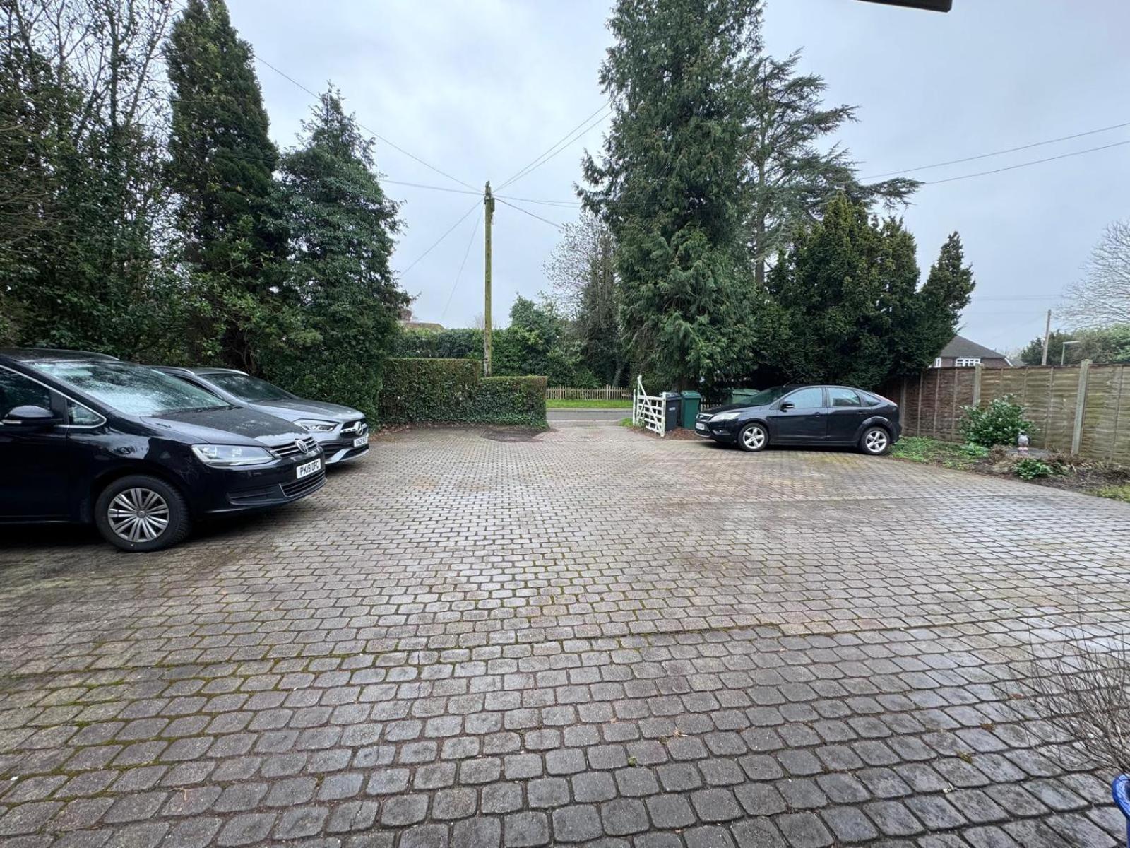 High Trees Guest House Gatwick Horley Buitenkant foto