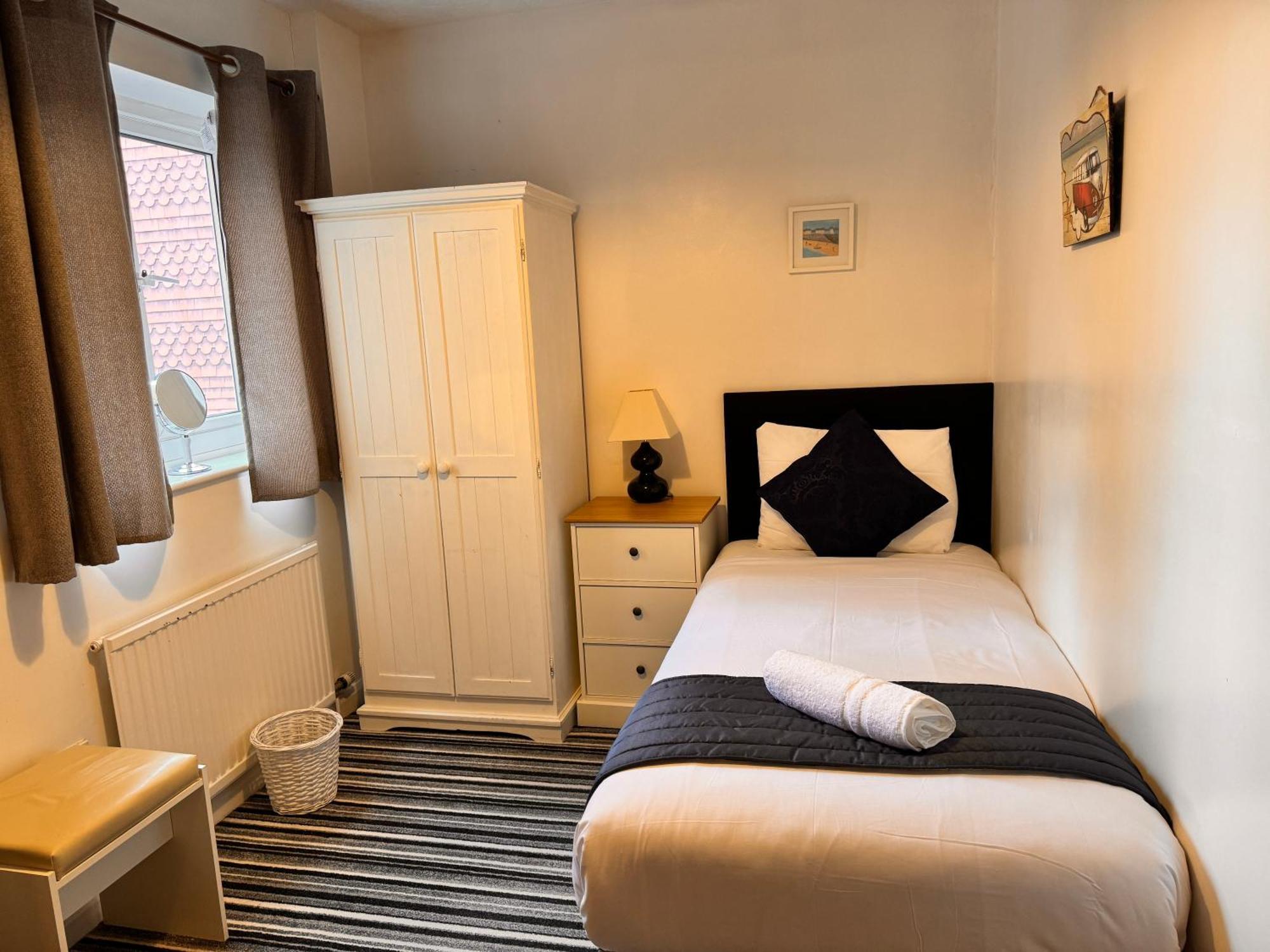 High Trees Guest House Gatwick Horley Buitenkant foto