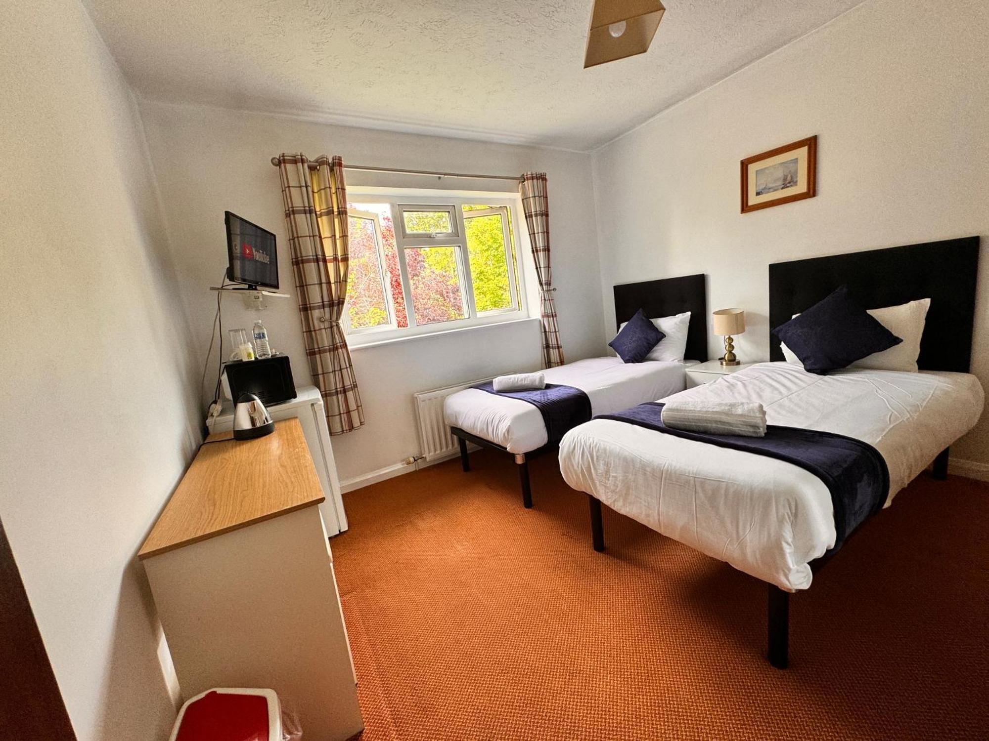 High Trees Guest House Gatwick Horley Buitenkant foto