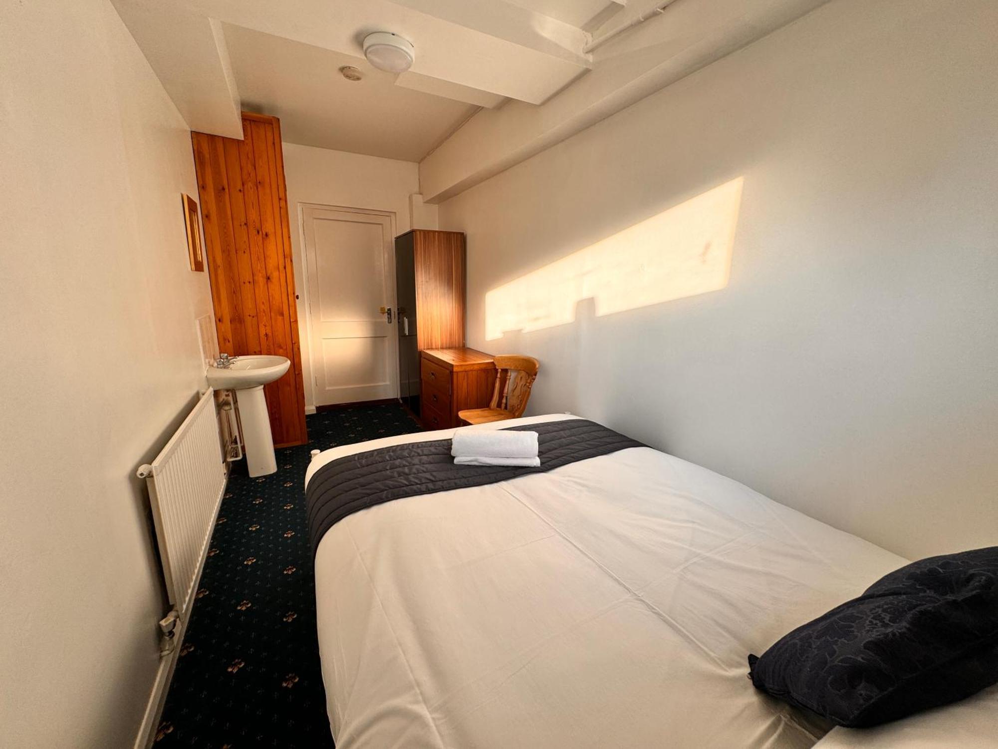 High Trees Guest House Gatwick Horley Buitenkant foto