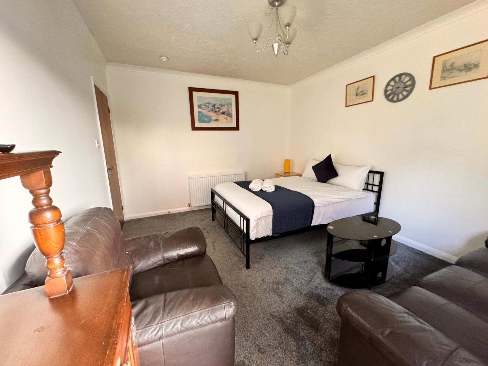 High Trees Guest House Gatwick Horley Buitenkant foto