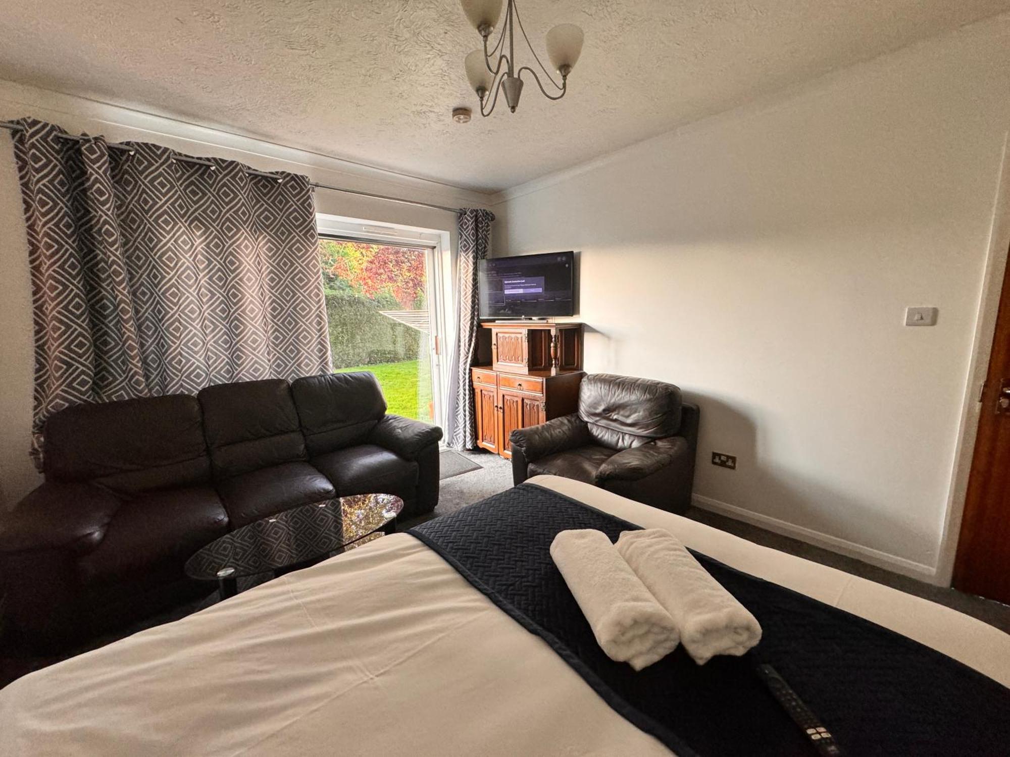 High Trees Guest House Gatwick Horley Buitenkant foto