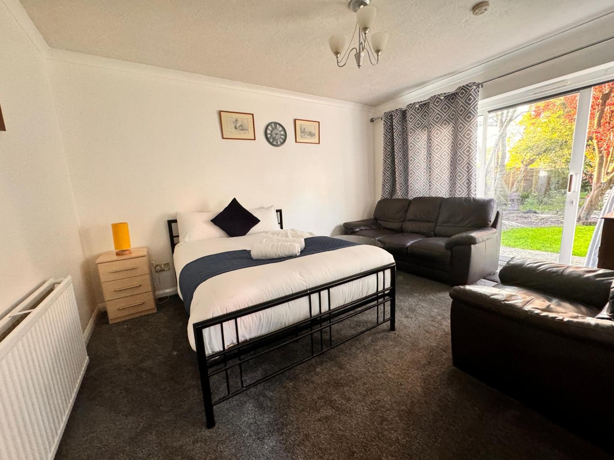 High Trees Guest House Gatwick Horley Buitenkant foto