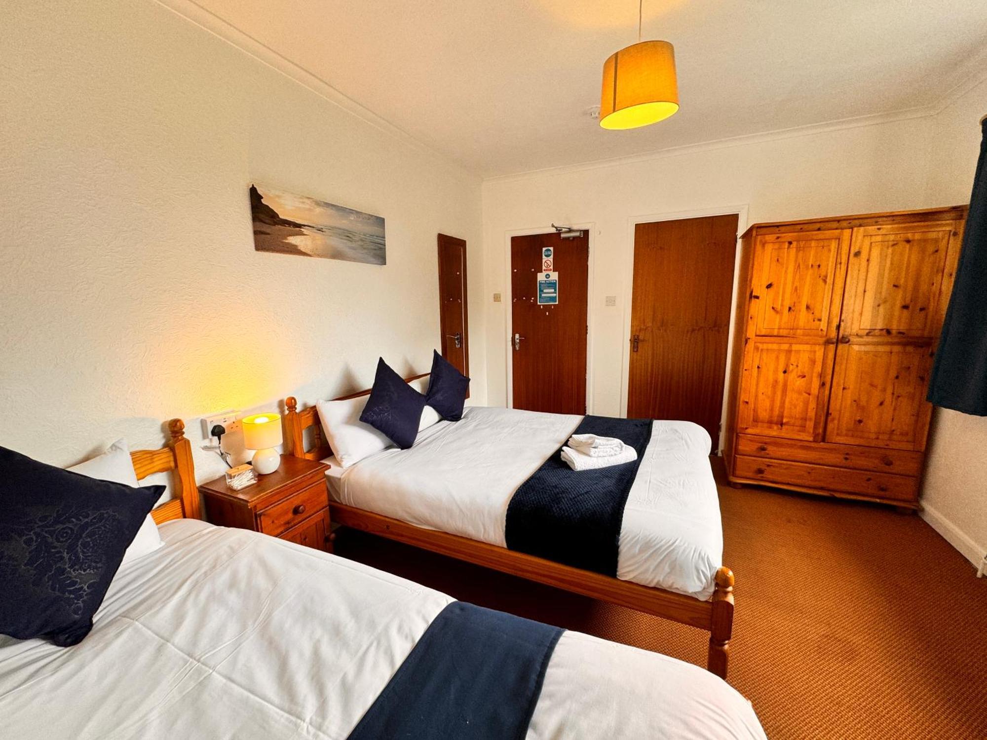 High Trees Guest House Gatwick Horley Buitenkant foto