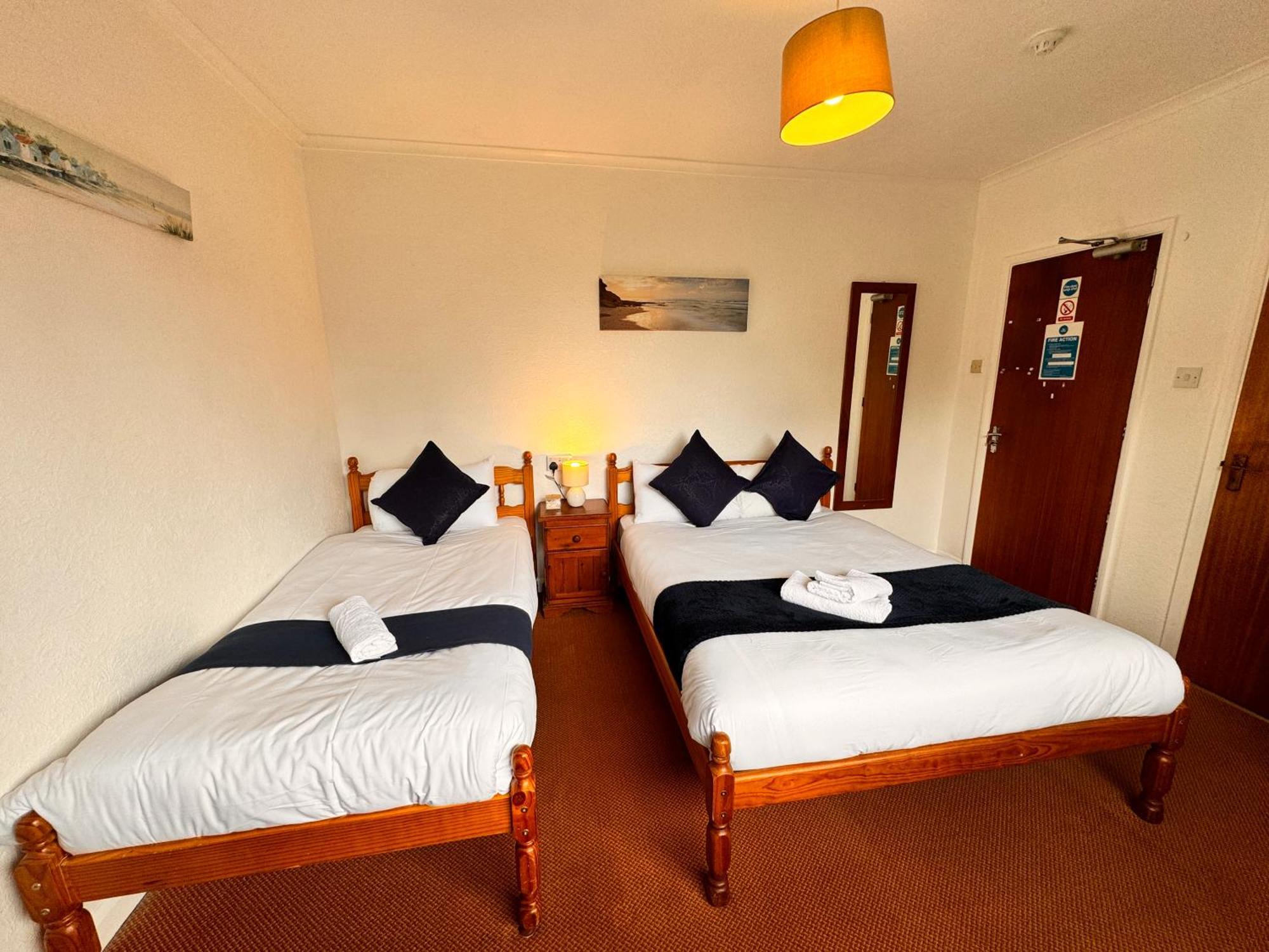 High Trees Guest House Gatwick Horley Buitenkant foto